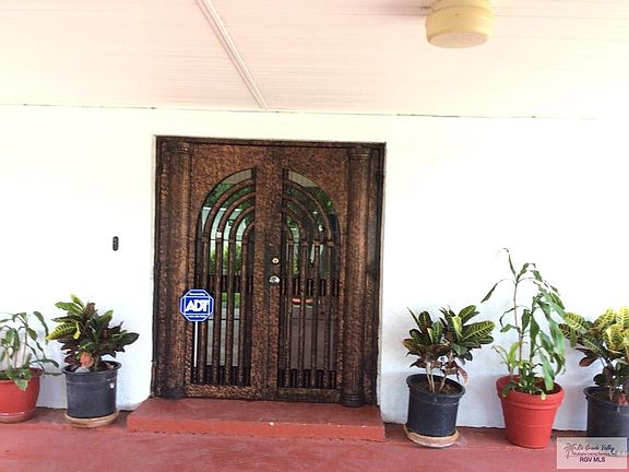 3rd image of 3472 Smith Dr