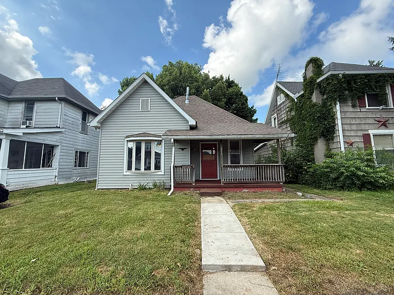 218 E Monroe St — Photo 1