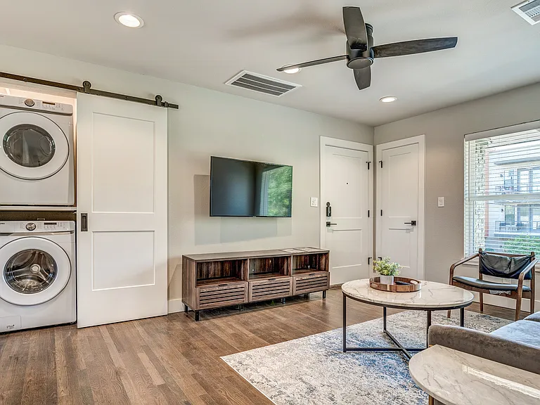 2114 Tucker St — Photo 12