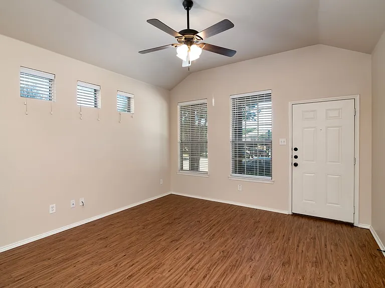 366 Schirra Ct — Photo 6