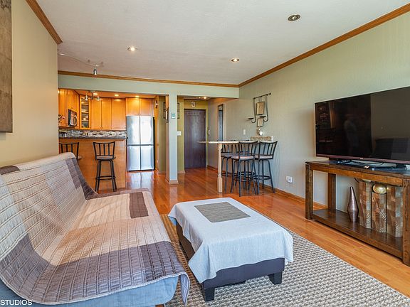 2nd image of 5348 N Cumberland Ave APT 521-2