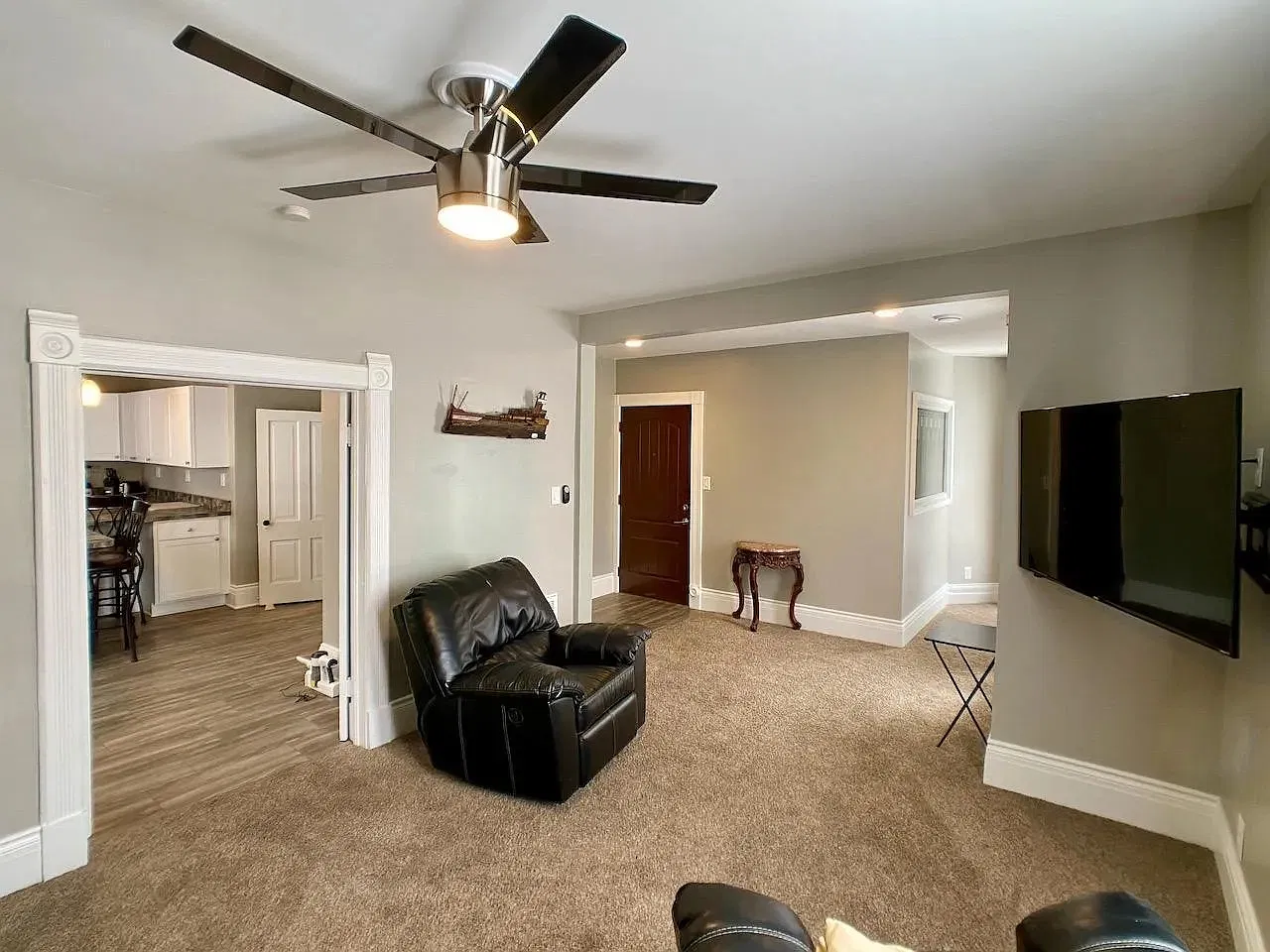 2 bed, 1400 sqft, $955 — Photo 2