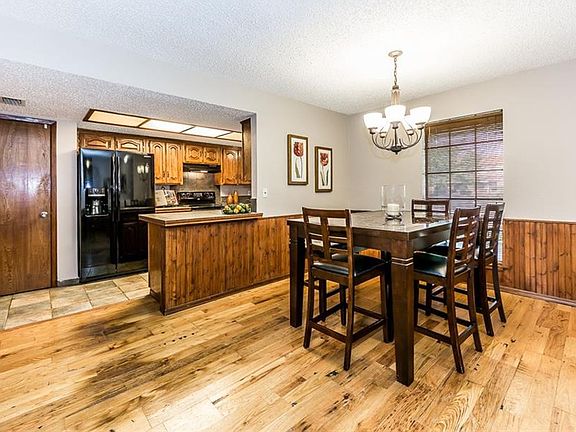 3rd image of 1118 Woodland Park Dr