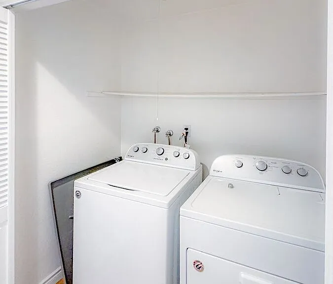 620 W Hyde Park Blvd #313 — Photo 7
