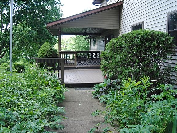 4th image of 569 Main St