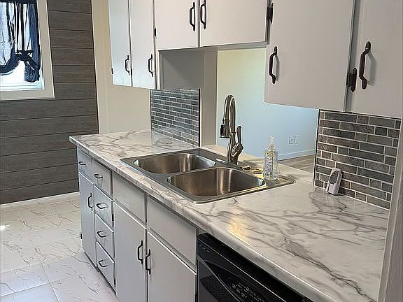 4th image of 58 Jasmine St
