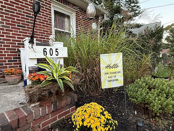 3rd image of 605 Shore Rd