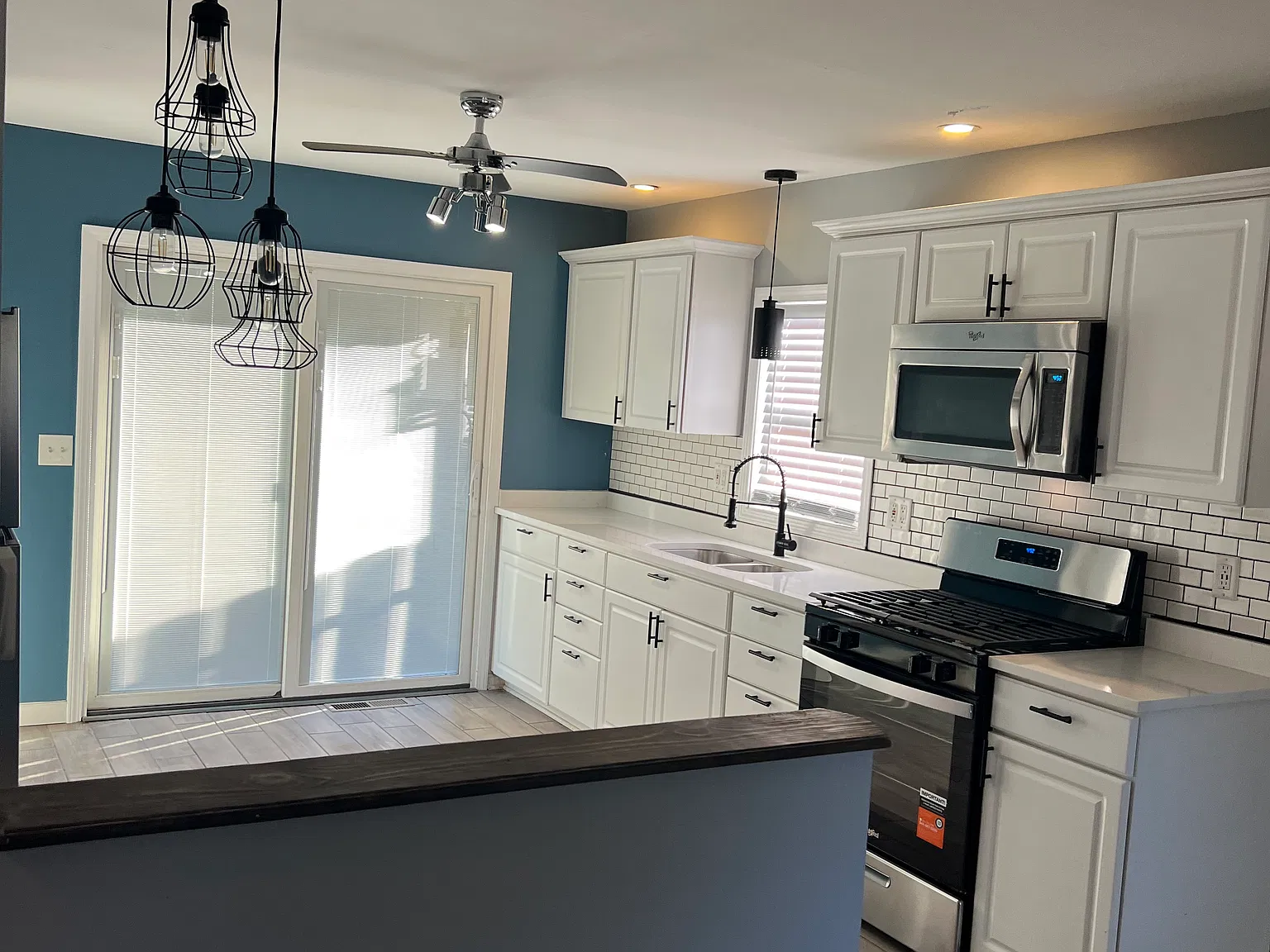 3 bed, 1008 sqft, $2,100 — Photo 3