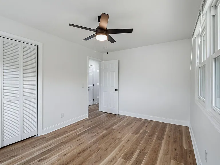 248 Lakeside Dr — Photo 24