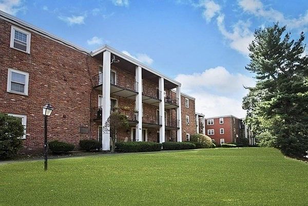 1st image of 802 Willard St #9