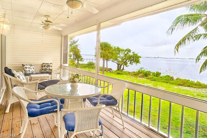 1st image of 261 Ferry Landing Dr