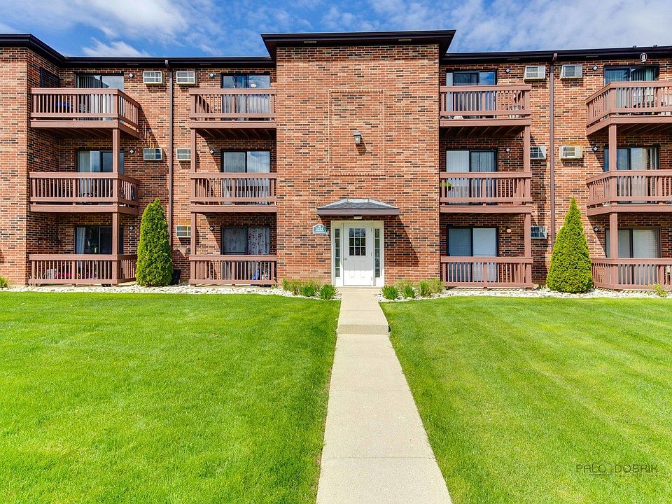 1st image of 1034 Spruce St APT 3A