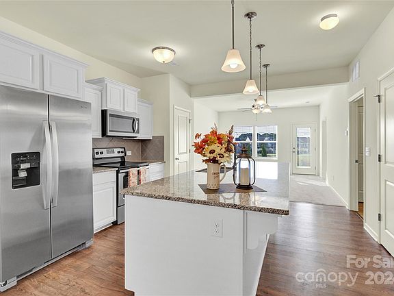 3rd image of 104 Blackstone Ct #B