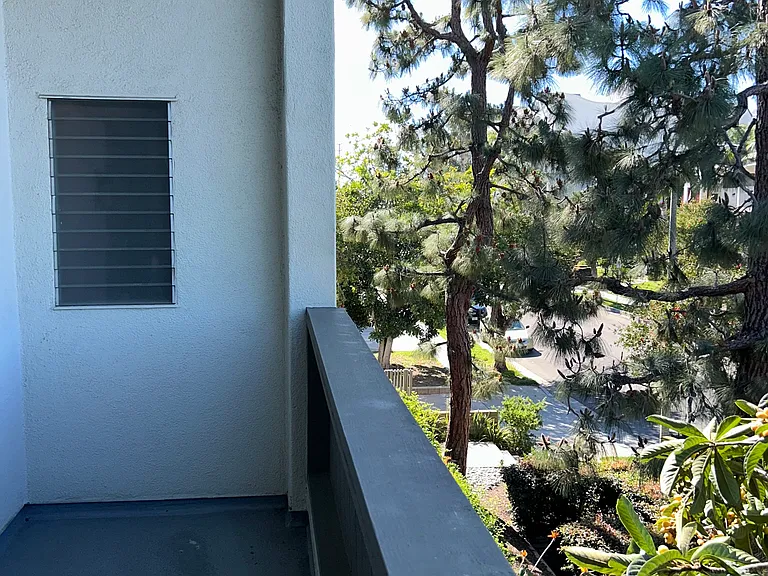 13240 Fiji Way #D — Photo 31