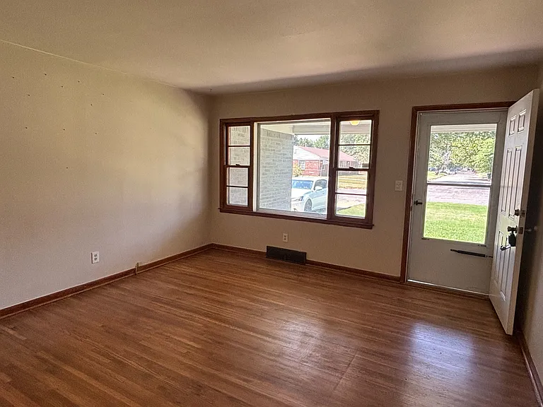 1321 E Wassall St — Photo 3