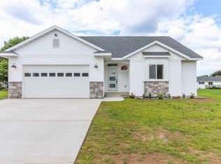 1030 Michele Ct, Port Edwards, WI 54469
