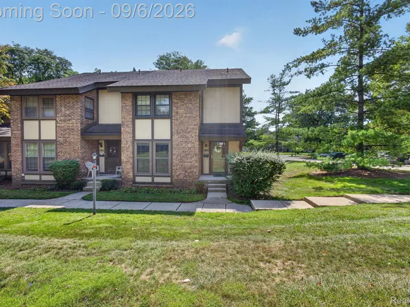 25184 Maplebrooke Dr, Southfield, MI 48033