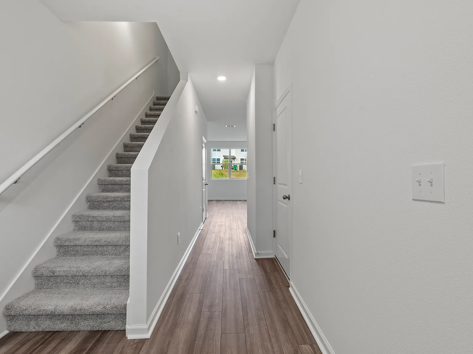 3 bed, 2.5 bath, 1386 sqft, $2,000 — Photo 2
