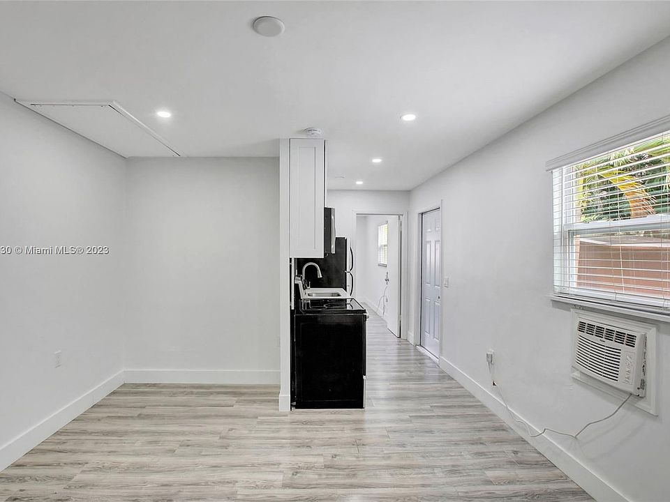Building Photo 5