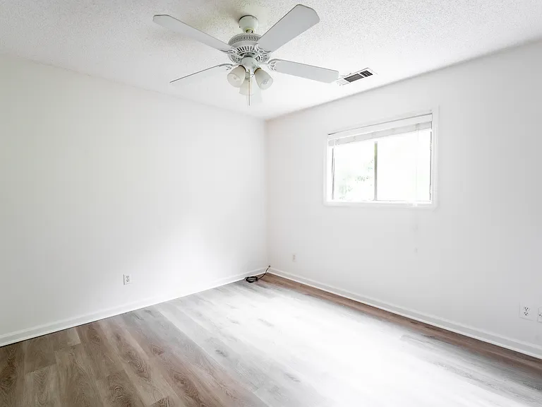 180 Howard St NE #B — Photo 13