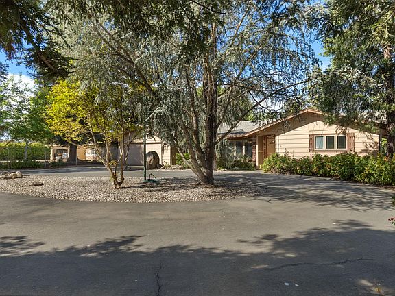 3rd image of 1569 Block Rd