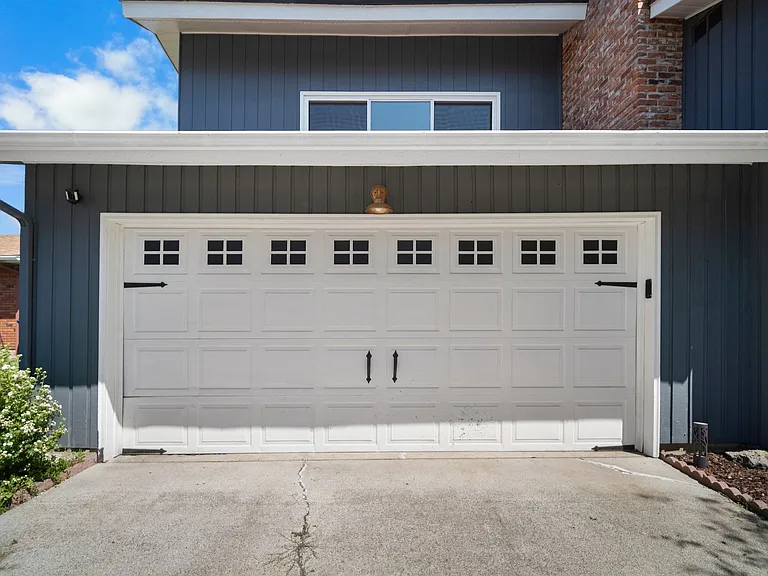 107 E Regina Ave — Photo 37