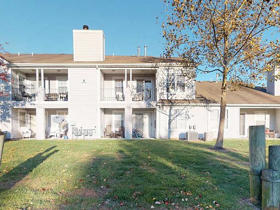 5th image of 914 Waters Edge Dr #14A