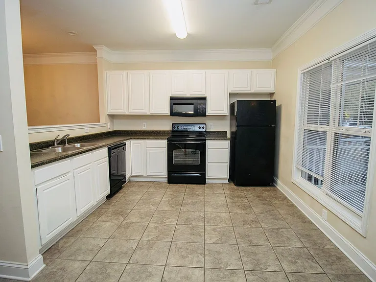 223 Forest Green Dr — Photo 6
