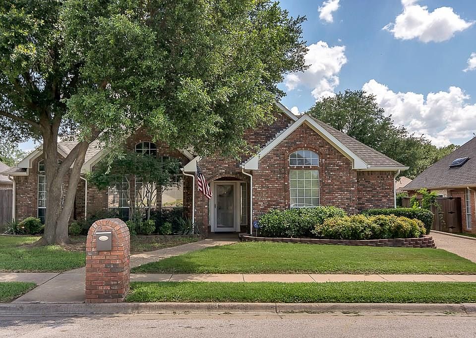 1st image of 2517 Fox Glenn Cir