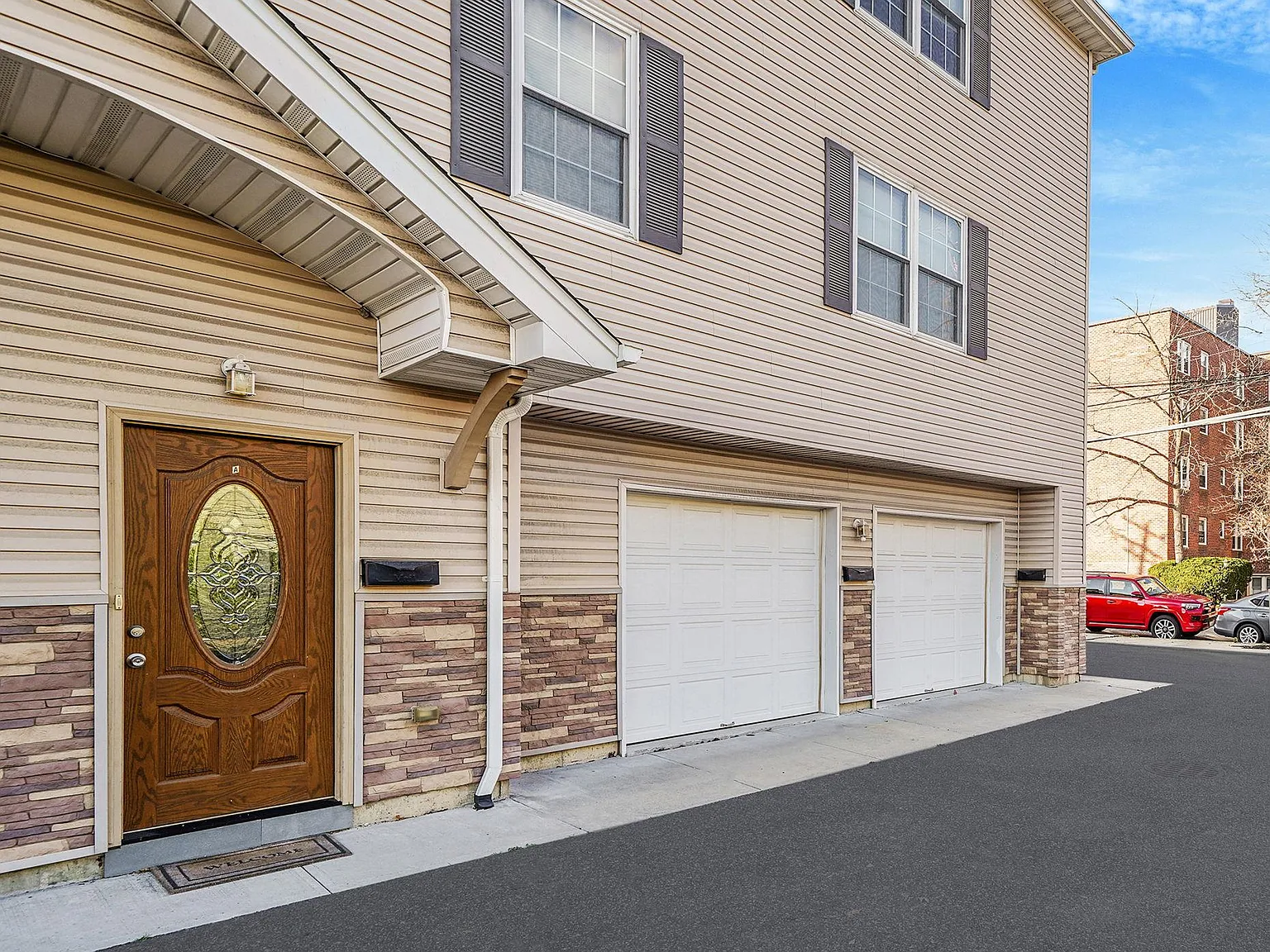 3 bed, 2.5 bath, 1485 sqft, $4,750 — Photo 2