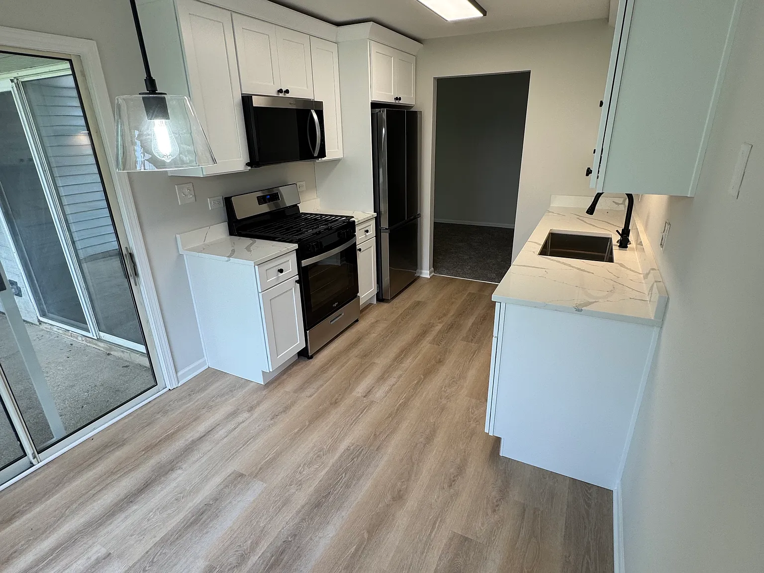 2 bed, 1100 sqft, $2,450 — Photo 3