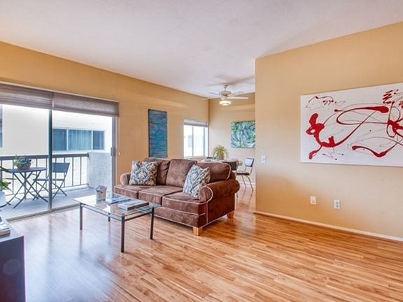 3rd image of 622 S Barrington Ave APT 503