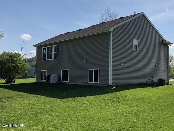 4th image of 3850 Christine St