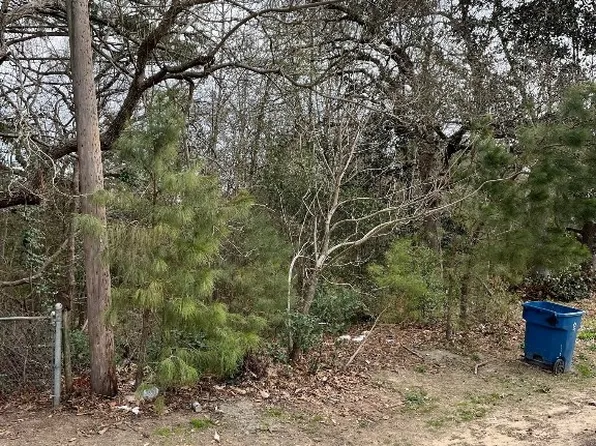 905 W Cayuga Dr, Athens, TX 75751