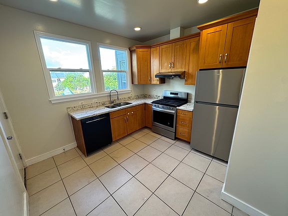 4th image of 265 24th Ave APT 3