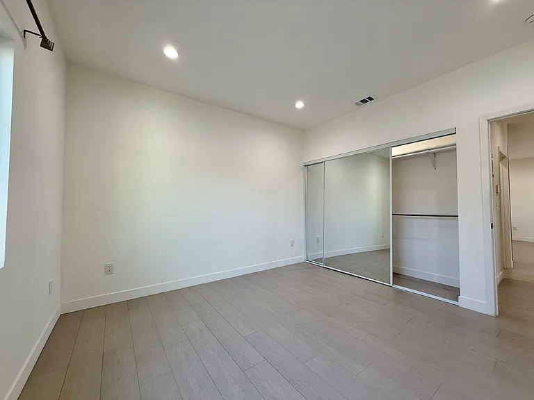 10723 Rhodesia Ave — Photo 11