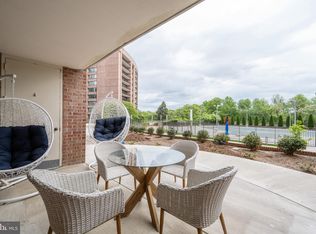 1805 Crystal Dr APT 208S, Arlington, VA 22202