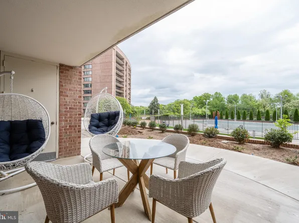 1805 Crystal Dr APT 208S, Arlington, VA 22202