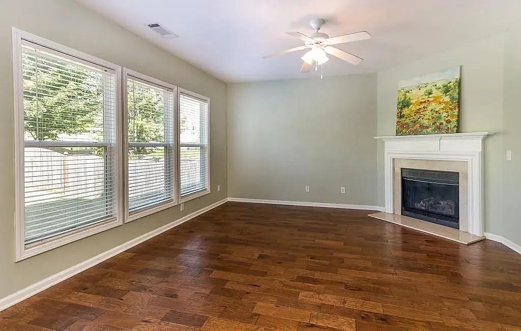 4 bed, 2.5 bath, 1806 sqft, $2,350 — Photo 3