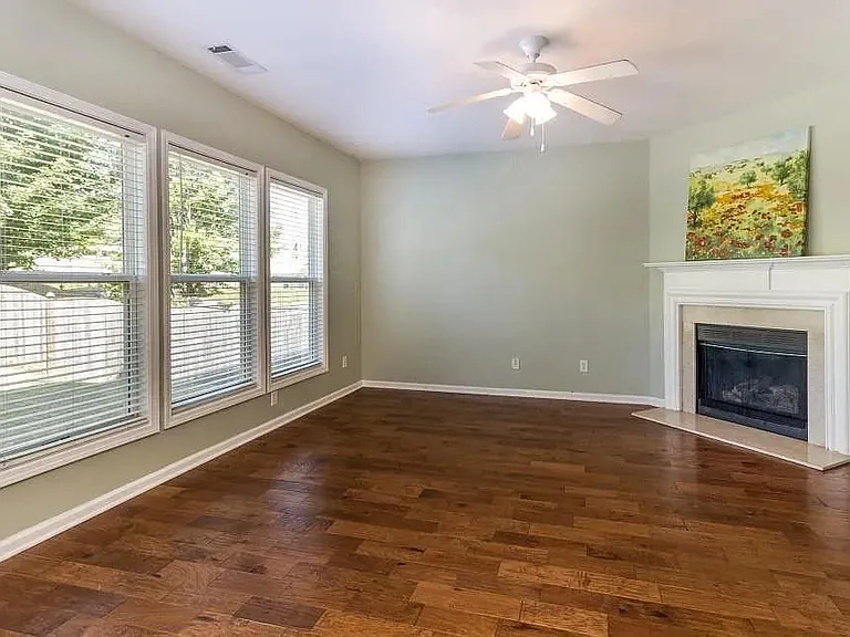 5640 Sterling Ct — Photo 3