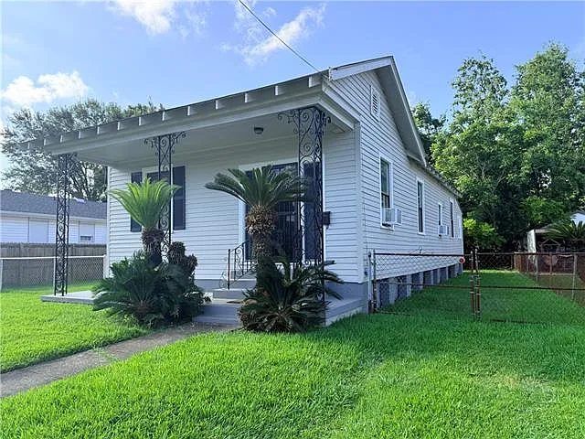 2754 Jasmine St — Photo 3