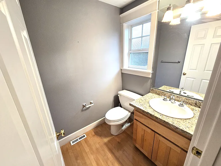 7724 E Green Lake Dr N — Photo 13