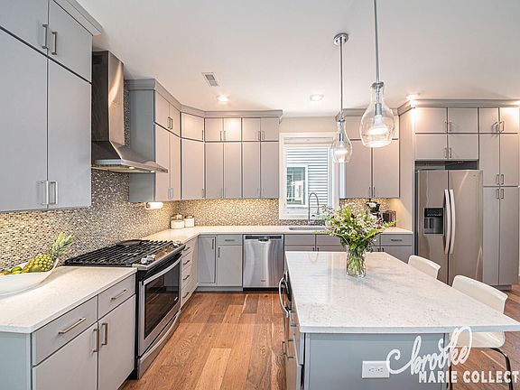 5th image of 615 Fairview Ave NE #2