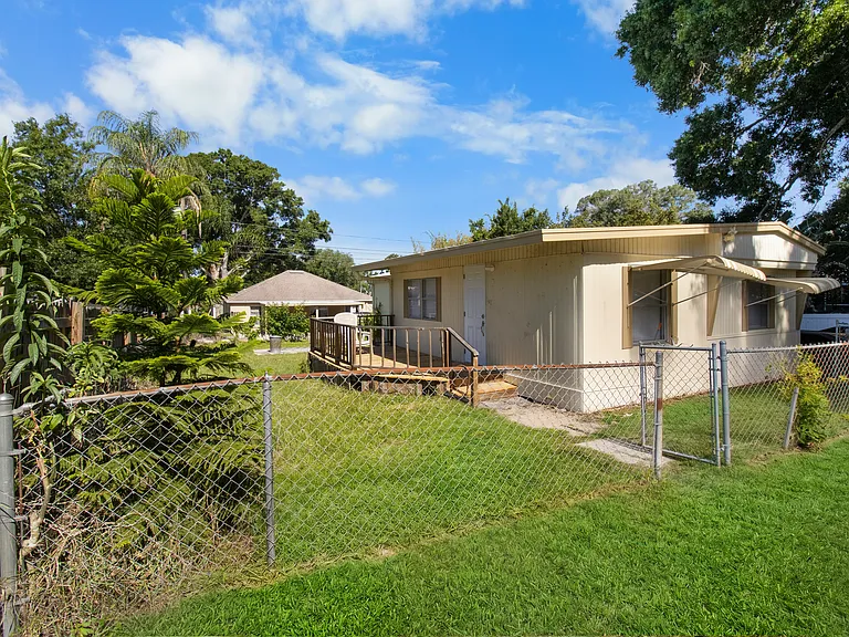285 Aristides St — Photo 21