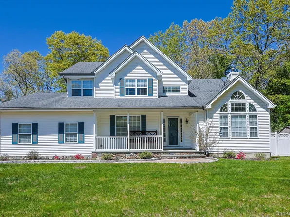 3 Sander Court, Middle Island, NY 11953