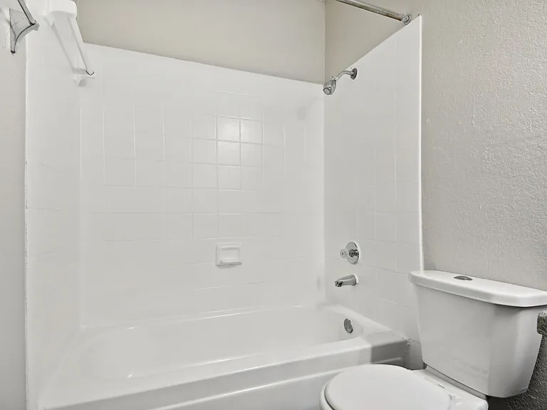 Blakely Apartments — Photo 86