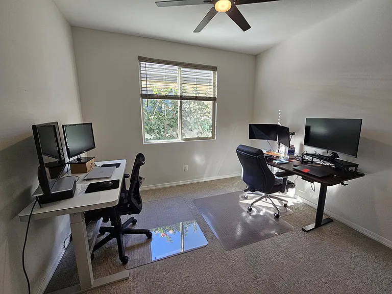 Bedroom 4 / Office
Desks can be replaced with Queen bedroom if needed