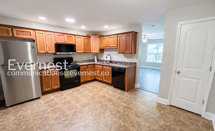 124 Brown Estates Dr — Photo 4
