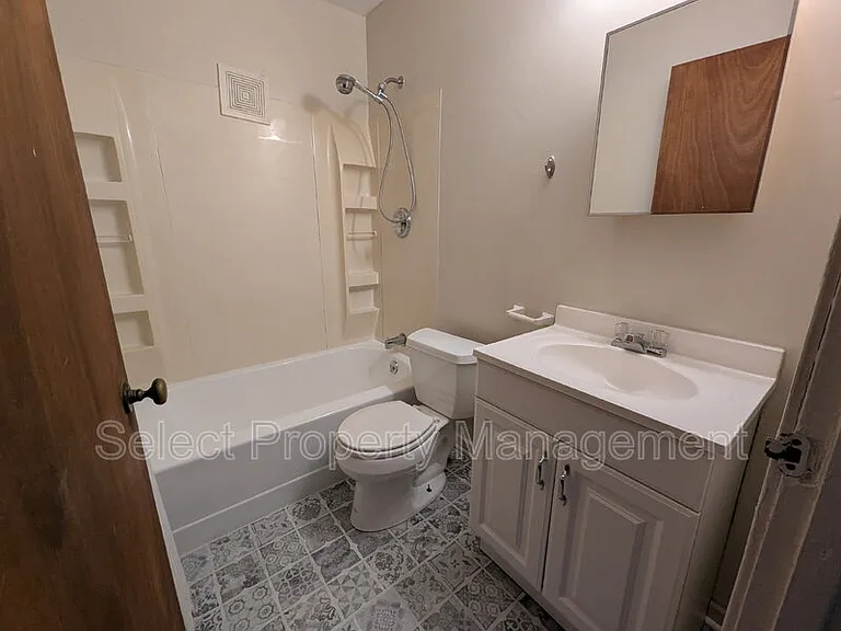 1033 Edgewater Ave #2 — Photo 10