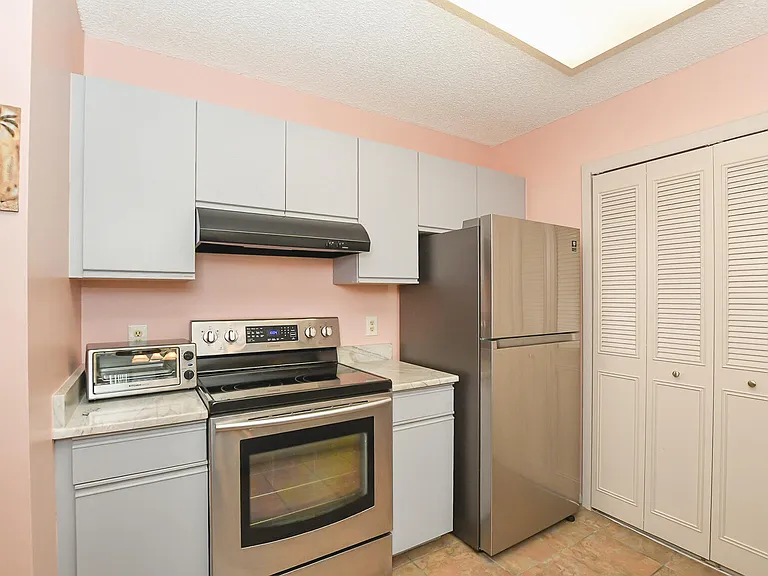 20 Plantation Dr #101 — Photo 9